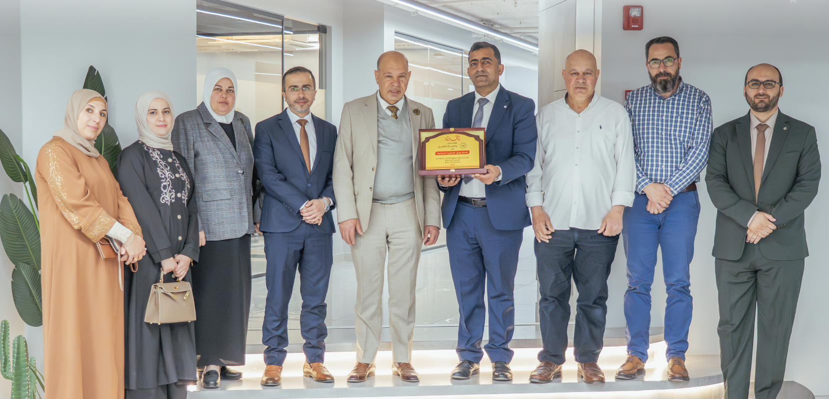 وفد من جامعة الخليل يزور شركة رويال لبحث آفاق التعاون المشترك