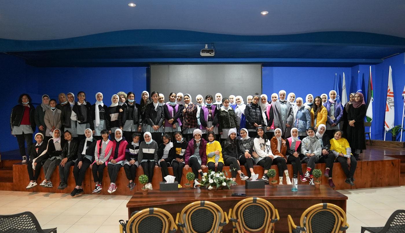 Royal hosts a group of students from Hafsa Bint Omar School